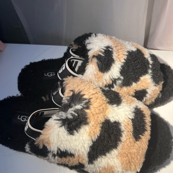 ugh slippers sold separately barley worn - Picture 4 of 6